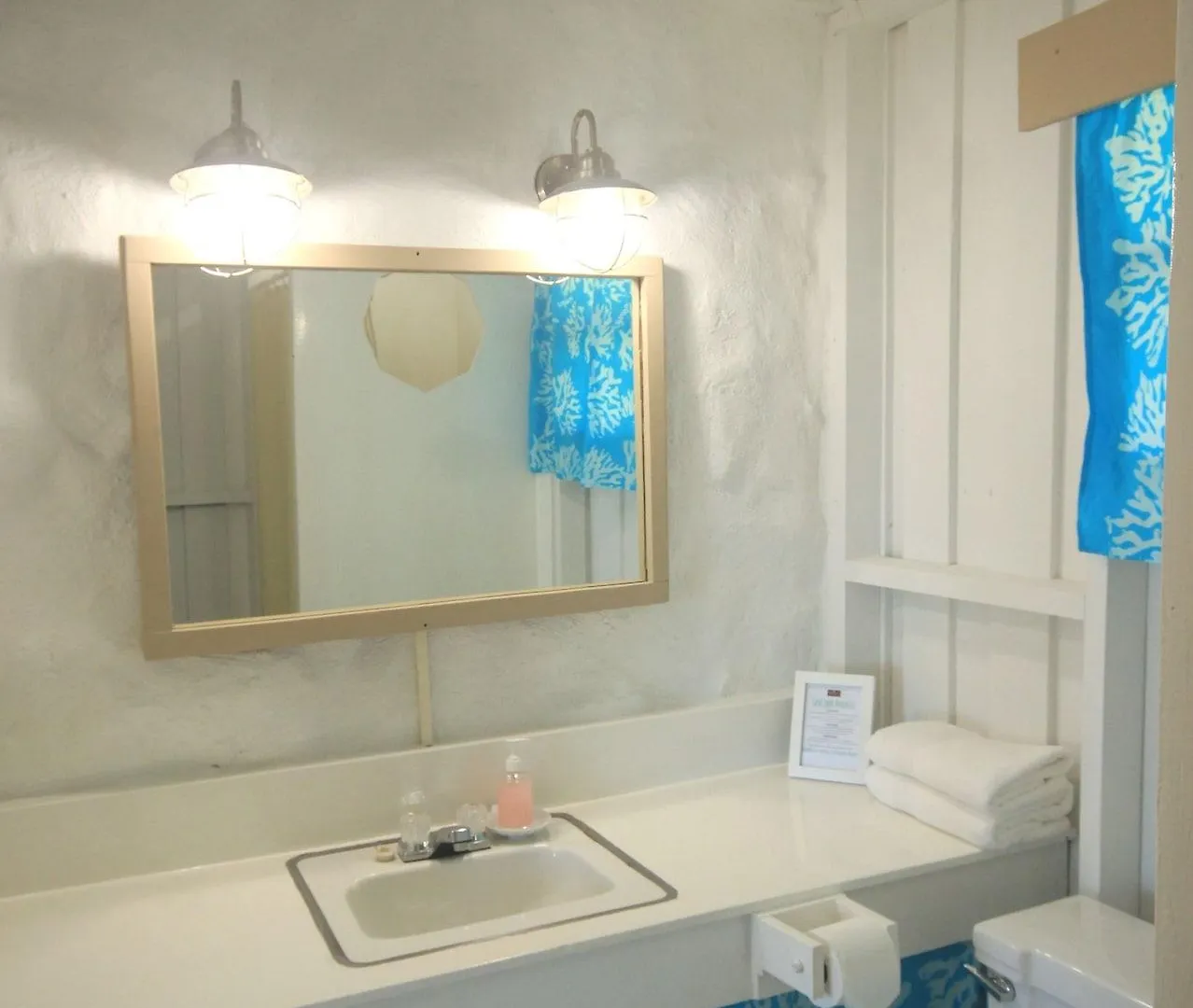 Отель Small Hope Bay Lodge Андрос-Таун