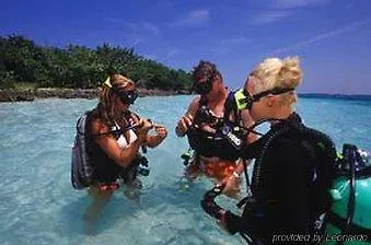 Отель Small Hope Bay Lodge Андрос-Таун