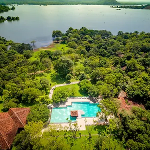 https://amaya-lake-kandalama.kandyhotelsnow.com